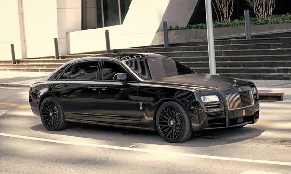 Explore Exclusive Offers at a Rolls Royce Dealership